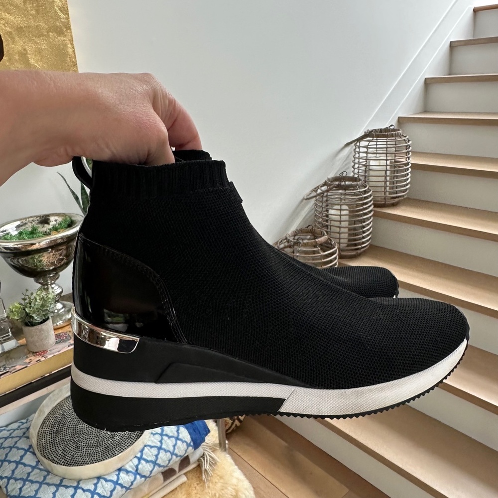 MICHAEL KORS 🖤Skyler Knit Bootie Wedge SNEAKER Black W8.5 StreetChic ATHLEISURE - Picture 6 of 11